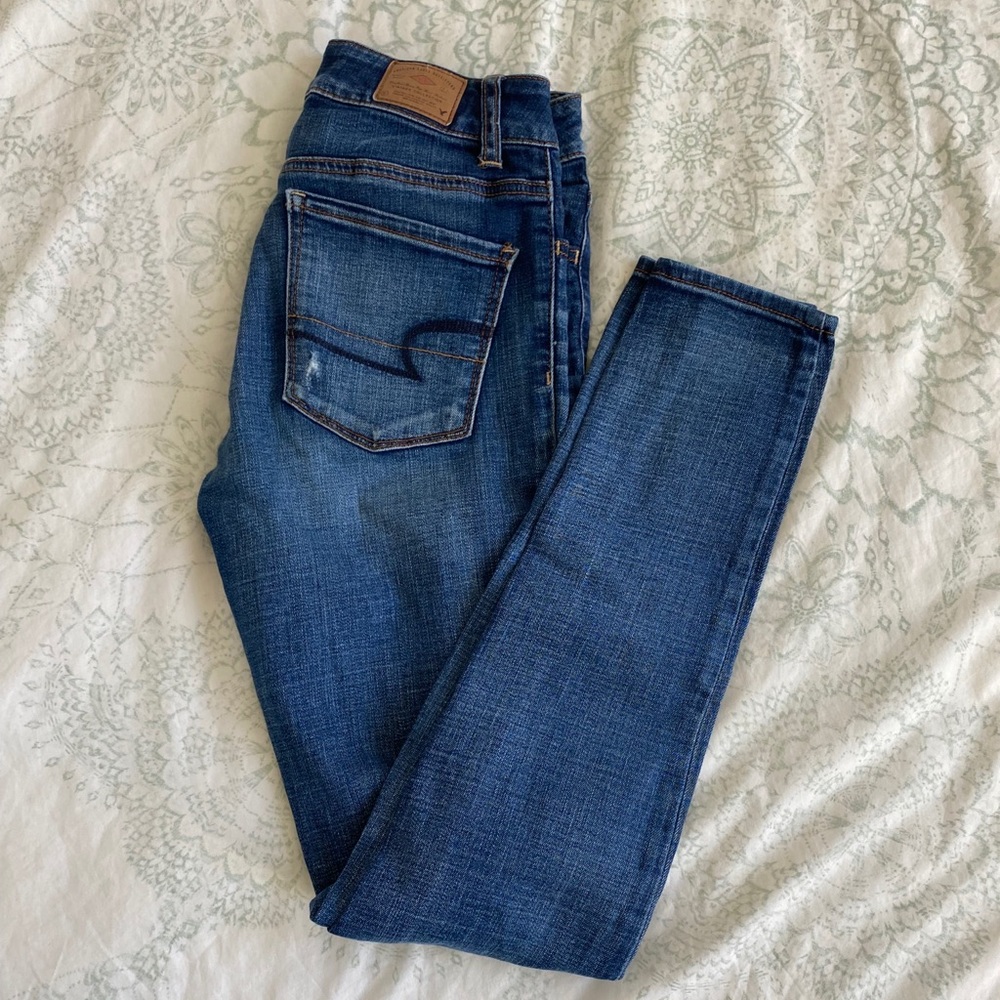 Distressed Super Stretch Hi-Rise Jegging